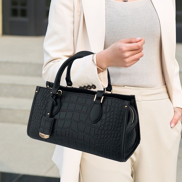 luxury design totes fashion design single shoulder crossbody bag lvs purses 2022 simple crocodile pattern large capacity tote handbag
luxury design totes fashion design single shoulder crossbody bag lvs purses 2022 simple crocodile pattern large capacity tote handbag