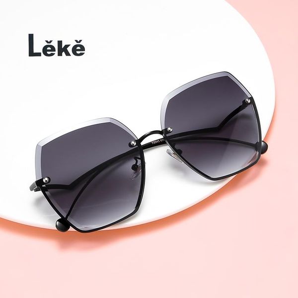 2021 leke new fashion style trend retro design oversized frame women sunglasses, White;black
2021 leke new fashion style trend retro design oversized frame women sunglasses, White;black