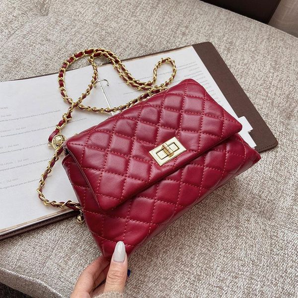 shoulder bags fashion 2021 plaid chain bag women classic messenger female lock pu leather small square flap black ftb348
shoulder bags fashion 2021 plaid chain bag women classic messenger female lock pu leather small square flap black ftb348