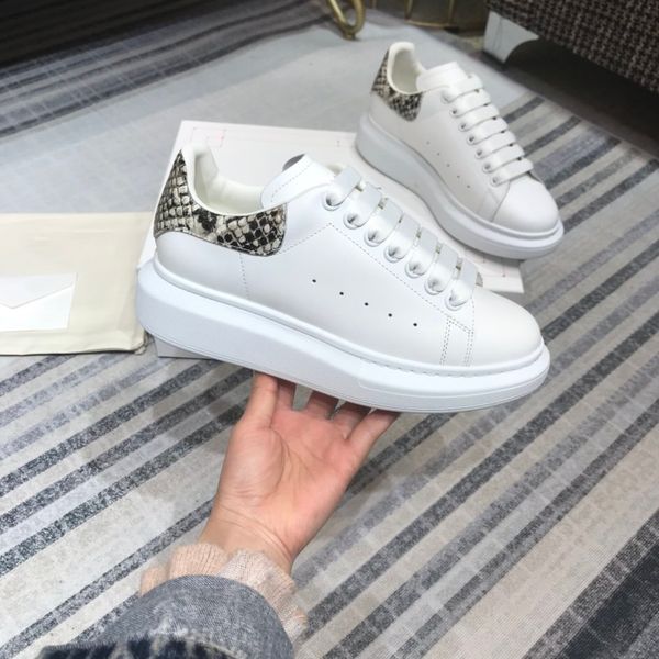 2022ss women and men's shoes designer luxury brand flat sneaker couples contracted unique design and dust bag, Red;white
2022ss women and men's shoes designer luxury brand flat sneaker couples contracted unique design and dust bag, Red;white