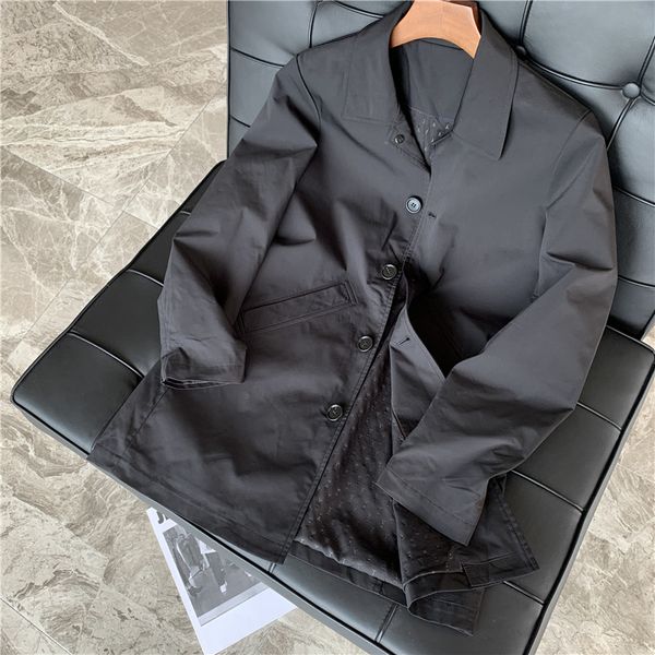 high density windproof, waterproof and full print pressure rubber lining, early autumn mid long windbreaker man
high density windproof, waterproof and full print pressure rubber lining, early autumn mid long windbreaker man