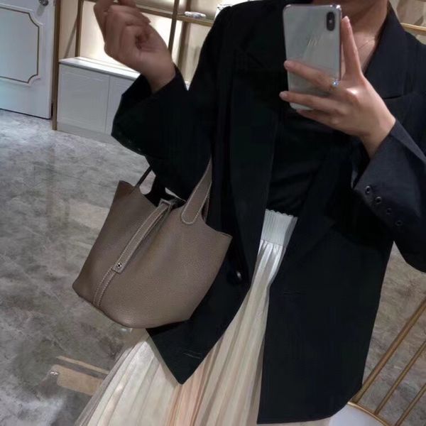 new fashion womens bag calf leather new design handbags bucket handbag soft ladies mini tote with gold lock hardware
new fashion womens bag calf leather new design handbags bucket handbag soft ladies mini tote with gold lock hardware