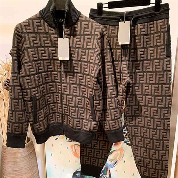 jiaer men's and women's same high version chao br spring autumn knitted double sweater casual pants two-piece suit, Black;brown
jiaer men's and women's same high version chao br spring autumn knitted double sweater casual pants two-piece suit, Black;brown