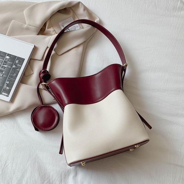 zzslhl контраст цвет малого кожа pu ковш сумка сумка женщина 2020 урожай crossbody сумка женских trend рук
zzslhl контраст цвет малого кожа pu ковш сумка сумка женщина 2020 урожай crossbody сумка женских trend рук