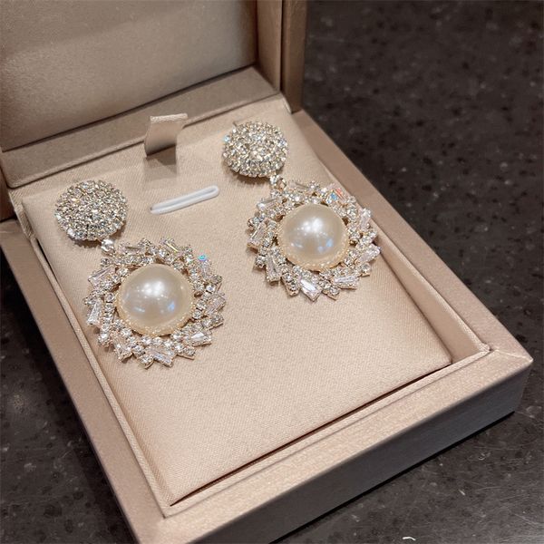 silver needle east gate light luxury zircon pearl earrings fashion temperament niche geometric earrings
silver needle east gate light luxury zircon pearl earrings fashion temperament niche geometric earrings