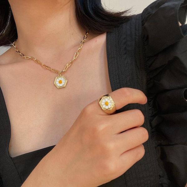 aomu 1set 2020 корея новая горячая малая daisy тюльпан металла кулон ожерелье кольца браслет для женщин девушки комплект ювелирных изделий п, Black
aomu 1set 2020 корея новая горячая малая daisy тюльпан металла кулон ожерелье кольца браслет для женщин девушки комплект ювелирных изделий п, Black