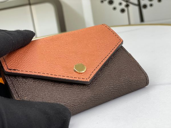 2022 woman classic wallets designers clutch purses monogrames wallet card holder purse with box dust bag, Red;black
2022 woman classic wallets designers clutch purses monogrames wallet card holder purse with box dust bag, Red;black