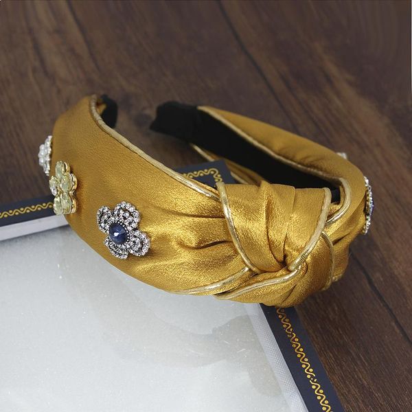 luxury fabric rhinestone flower hair accessories for women girls flash crystal headbands retro knotted lady hair bands headdress, Golden;silver
luxury fabric rhinestone flower hair accessories for women girls flash crystal headbands retro knotted lady hair bands headdress, Golden;silver
