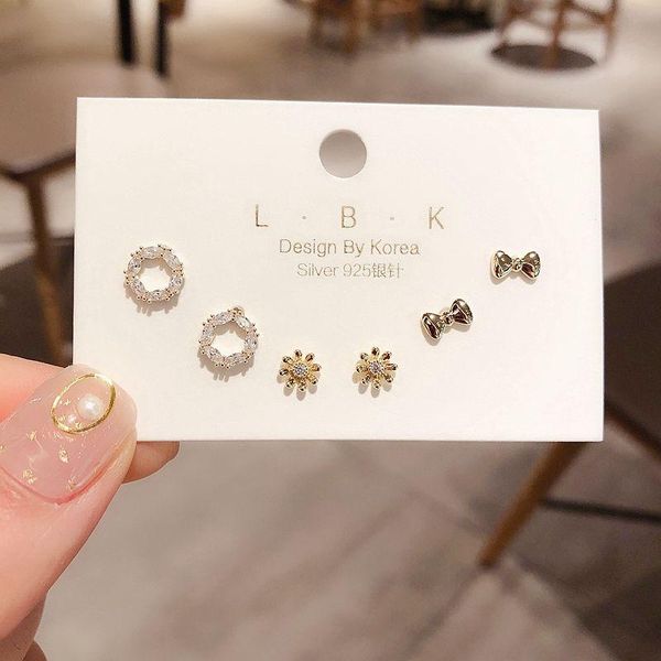 exquisite 3pairs small stud earrings set gold color bowknot cubic zircon circle flower earrings for women, Golden;silver
exquisite 3pairs small stud earrings set gold color bowknot cubic zircon circle flower earrings for women, Golden;silver