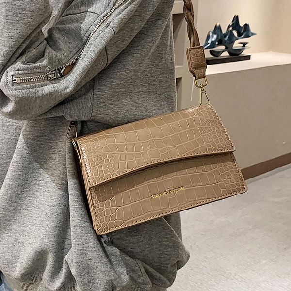 veryme quality crossbody women bag pu leather vintage female messenger bag simple small square bags popular female daily handbag
veryme quality crossbody women bag pu leather vintage female messenger bag simple small square bags popular female daily handbag