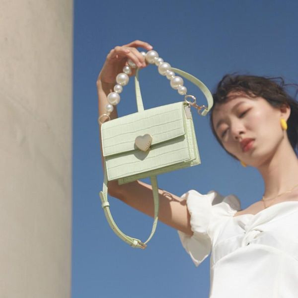 2020 new bag s women fashion all-match crocodile pattern pearl handbag senior lock small square bag little satchels
2020 new bag s women fashion all-match crocodile pattern pearl handbag senior lock small square bag little satchels