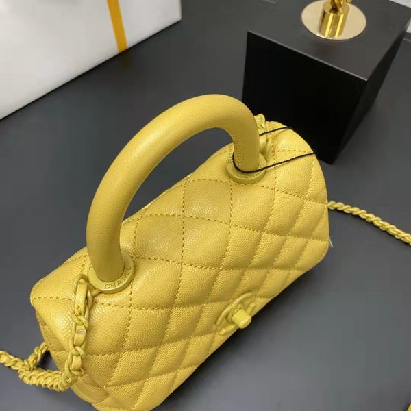 ladies leather bag 7a high-end custom quality single shoulder across the hip casual designer 26968
ladies leather bag 7a high-end custom quality single shoulder across the hip casual designer 26968