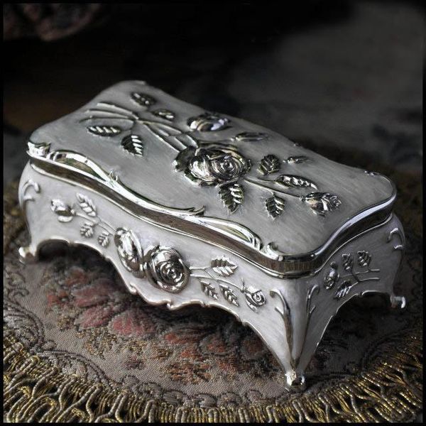 size s vintage jewellery case box white enamel silver color zinc-alloy metal trinket box flower carved gift storage, Pink;blue
size s vintage jewellery case box white enamel silver color zinc-alloy metal trinket box flower carved gift storage, Pink;blue