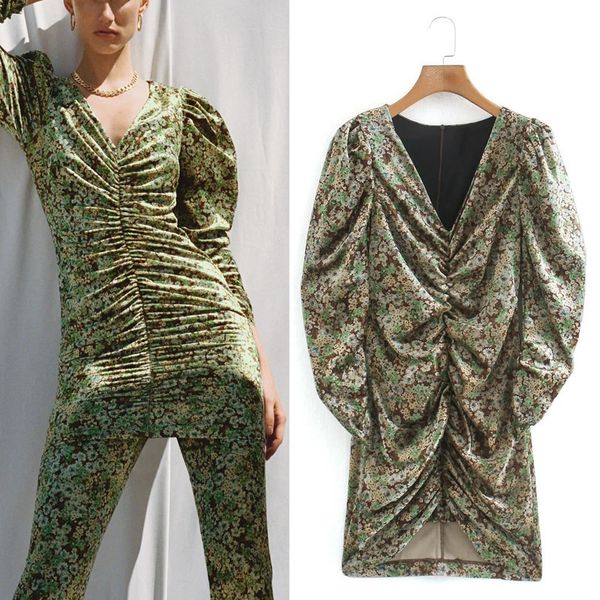 2021 new vintage floral print velvet mini women autumn long sleeve v neck elastic ruched dress woman slim elegant dresses 6412, Black;gray
2021 new vintage floral print velvet mini women autumn long sleeve v neck elastic ruched dress woman slim elegant dresses 6412, Black;gray