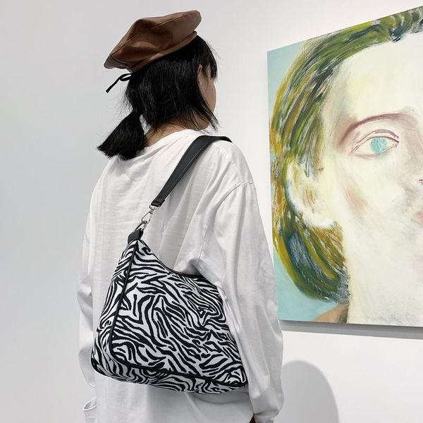 fashion zebra animal pattern women shoulder bag female oxford underarm handbag popular simple female daily bag
fashion zebra animal pattern women shoulder bag female oxford underarm handbag popular simple female daily bag