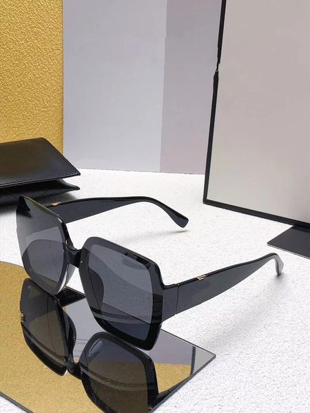 2022 new summer sunglasses man woman fashion glasses retro oversized square frame design uv400 5 color optional, White;black
2022 new summer sunglasses man woman fashion glasses retro oversized square frame design uv400 5 color optional, White;black
