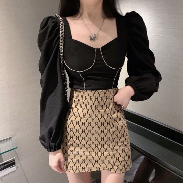 2020 autumn new square neck bubble sleeve + letter high waist skirt two piece fashion suit for women
2020 autumn new square neck bubble sleeve + letter high waist skirt two piece fashion suit for women