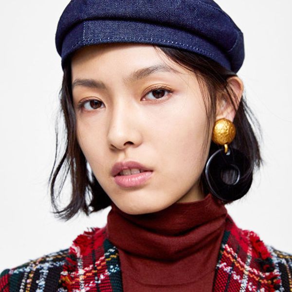 europe and america cross border earrings big brand fashion earrings resin circle metal alloy earrings womens trendy wholes, Golden
europe and america cross border earrings big brand fashion earrings resin circle metal alloy earrings womens trendy wholes, Golden