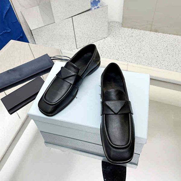 shoe 2022 designer treading flat s with triangular standard leather buckle and small square head comfortable lefu single, Black
shoe 2022 designer treading flat s with triangular standard leather buckle and small square head comfortable lefu single, Black