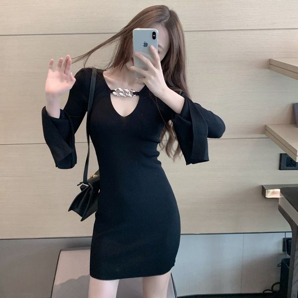 autumn 2020 new chain hollowed out horn long sleeve hip wrap short skirt slim dress for women
autumn 2020 new chain hollowed out horn long sleeve hip wrap short skirt slim dress for women