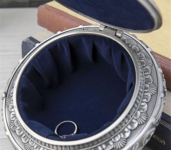 2020 retro three-dimensional round jewelry storage box metal craft classical jewelry box home decoration jewelry11, Black;white
2020 retro three-dimensional round jewelry storage box metal craft classical jewelry box home decoration jewelry11, Black;white