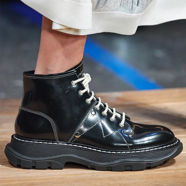 2020 all-match cool martin boots black genuine leather soft thick bottom comfort ankle boots female winter
2020 all-match cool martin boots black genuine leather soft thick bottom comfort ankle boots female winter