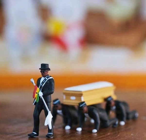 изысканная похоронная команда модель фигура высокая танцующая игра pallbearer декор гроба декор гана пластиковый 1:64 автомобильный симулято
изысканная похоронная команда модель фигура высокая танцующая игра pallbearer декор гроба декор гана пластиковый 1:64 автомобильный симулято