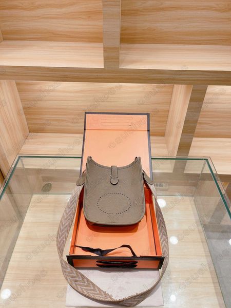 womens evelyn bucket clutch bags ladies horse purses classic letter leather handbags hollow out messenger shoulder handbag designers
womens evelyn bucket clutch bags ladies horse purses classic letter leather handbags hollow out messenger shoulder handbag designers