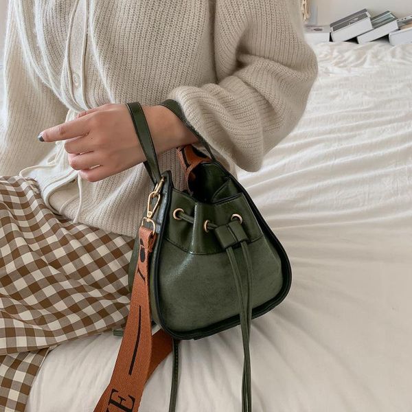 dual function women handbag 2020 new korean luxury designer female retro shoulder messenger bag contrast color bucket tote bag
dual function women handbag 2020 new korean luxury designer female retro shoulder messenger bag contrast color bucket tote bag