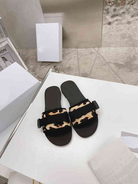 designer sandals summer flat slipper fashion beach woman big head letters slippers with box, Black
designer sandals summer flat slipper fashion beach woman big head letters slippers with box, Black