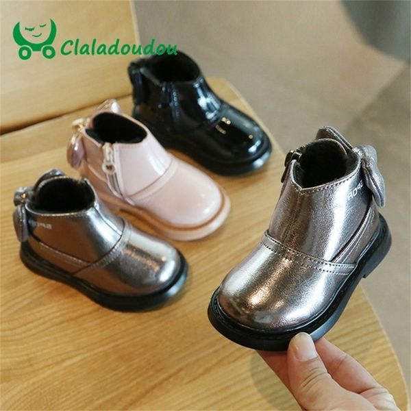 claladoudou 12-15.5cm brand bright pu waterproof rifle color black bow snow boots princess warm baby boot flats y201028, Black;grey
claladoudou 12-15.5cm brand bright pu waterproof rifle color black bow snow boots princess warm baby boot flats y201028, Black;grey