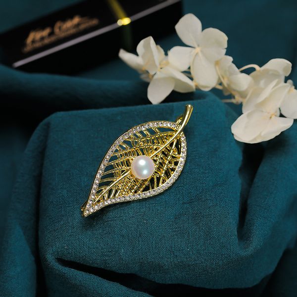 broches de créateurs sweater shirt brooch fresh water pearl corsage silk scarf buckl woman jewlery pins, Gray
broches de créateurs sweater shirt brooch fresh water pearl corsage silk scarf buckl woman jewlery pins, Gray