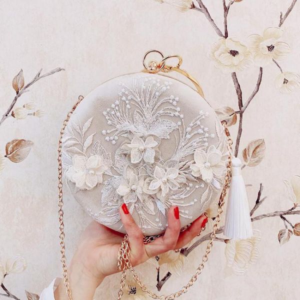 fashion wild ladies clutch bag chain shoulder bag embroidered ladies messenger 2020 new tassel small round a789
fashion wild ladies clutch bag chain shoulder bag embroidered ladies messenger 2020 new tassel small round a789