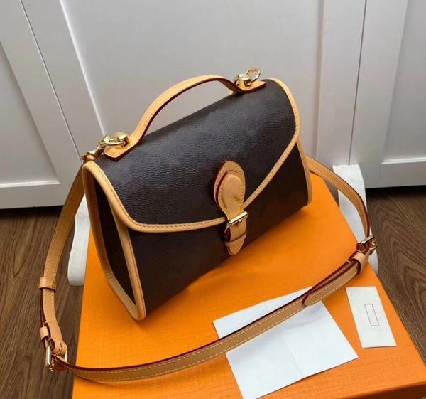 women's handbag fashion good quality pu leather shoulder bag 2020 messenger bag crossbody bag ready stock, Black;red
women's handbag fashion good quality pu leather shoulder bag 2020 messenger bag crossbody bag ready stock, Black;red