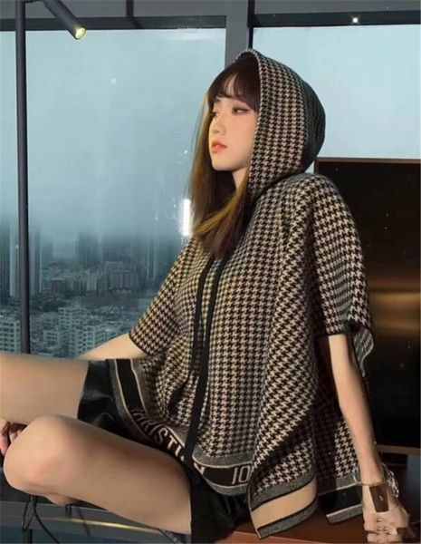 fashion brand cashmere cape, front short back long plaid design hooded women's shawl scarf cashmere soft and comfortable scarf, Blue;gray
fashion brand cashmere cape, front short back long plaid design hooded women's shawl scarf cashmere soft and comfortable scarf, Blue;gray