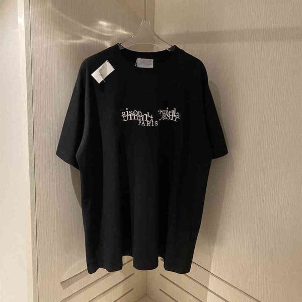 2022 factory wholesale new high edition summer mm 6 letter embroidery loose short sleeve t-shirt, White
2022 factory wholesale new high edition summer mm 6 letter embroidery loose short sleeve t-shirt, White