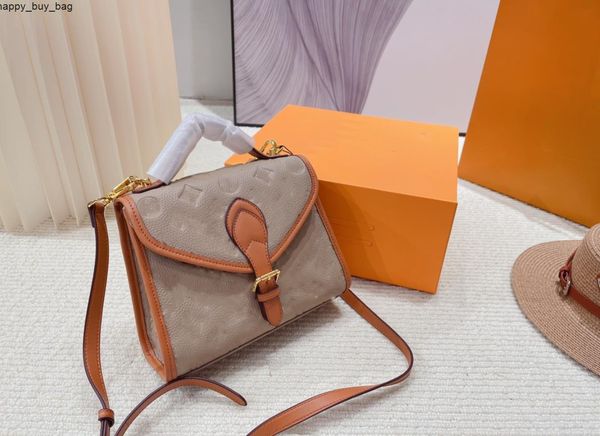 folding pure bagwith cowhide embossedmessenger box designer women's metal buckle decoration small saddle bag cowhide classic and stylis
folding pure bagwith cowhide embossedmessenger box designer women's metal buckle decoration small saddle bag cowhide classic and stylis