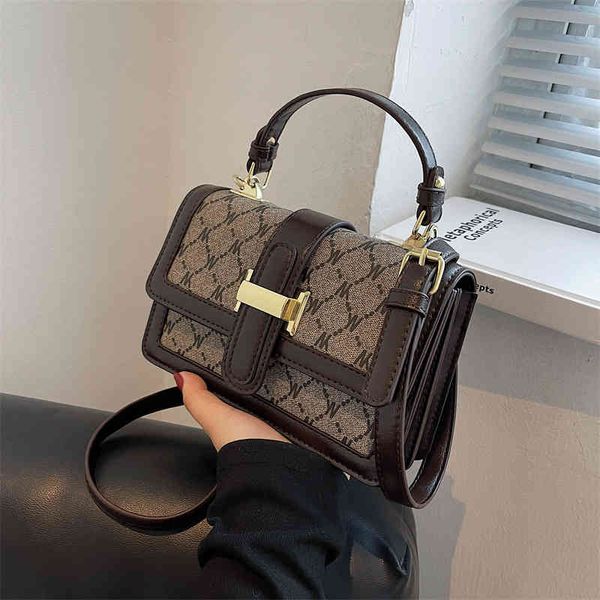 2022 factory wholesale high sense autumn and winter popular texture messenger bag fashion printed one shoulder portable small square bag
2022 factory wholesale high sense autumn and winter popular texture messenger bag fashion printed one shoulder portable small square bag