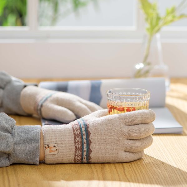 woolen gloves for girls winter lovely cycling plush students cold proof five finger touch screen cotton wool yarn thickened and warm in, Blue;gray
woolen gloves for girls winter lovely cycling plush students cold proof five finger touch screen cotton wool yarn thickened and warm in, Blue;gray