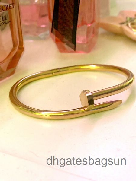 18k yellow gold over screw hinge nail bangle bracelet in 7.5" for women's, Black
18k yellow gold over screw hinge nail bangle bracelet in 7.5" for women's, Black