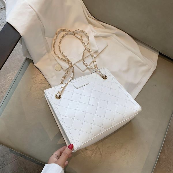 chain one shoulder tote for women's large capacity trend portable women's hand handbagcarry bag handbag2020 new temperament french
chain one shoulder tote for women's large capacity trend portable women's hand handbagcarry bag handbag2020 new temperament french