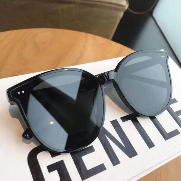 2020 quality new sunglasses in highizge, White;black
2020 quality new sunglasses in highizge, White;black