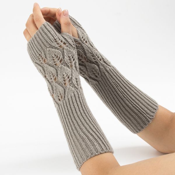 autumn and winter ladies new knitted jacquard leaves warm open finger half finger typing women knitting wool gloves, Blue;gray
autumn and winter ladies new knitted jacquard leaves warm open finger half finger typing women knitting wool gloves, Blue;gray
