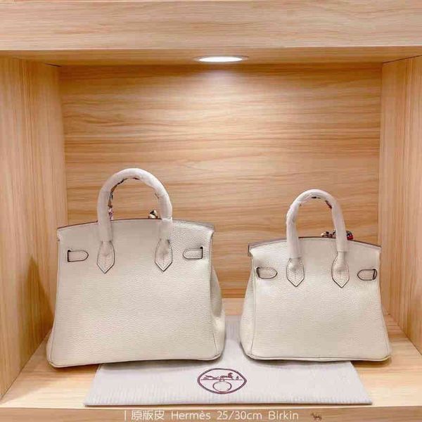 hi-q women women's pure leather flip platinum fashion atmosphere trend shoulder bag have logo
hi-q women women's pure leather flip platinum fashion atmosphere trend shoulder bag have logo