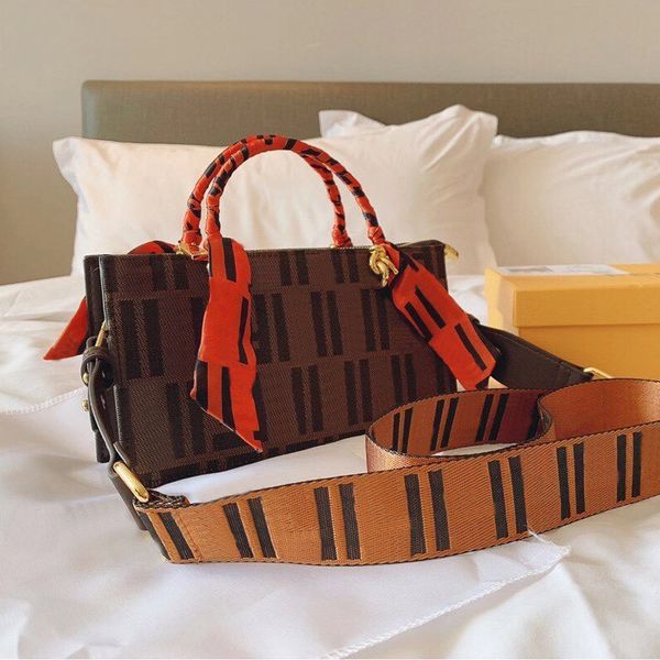 women handbag straddle shoulder bag flap crossbody bag lady old flower embroidery handbag brown purse wide starp
women handbag straddle shoulder bag flap crossbody bag lady old flower embroidery handbag brown purse wide starp