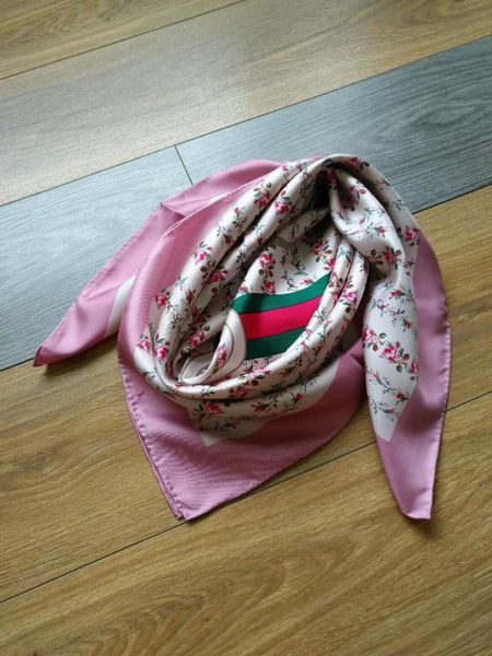 2020 new arrival fashion classic flower pattern 100% silk scarf 90*90 cm square shawl twill wrap for women ing, Blue;gray
2020 new arrival fashion classic flower pattern 100% silk scarf 90*90 cm square shawl twill wrap for women ing, Blue;gray