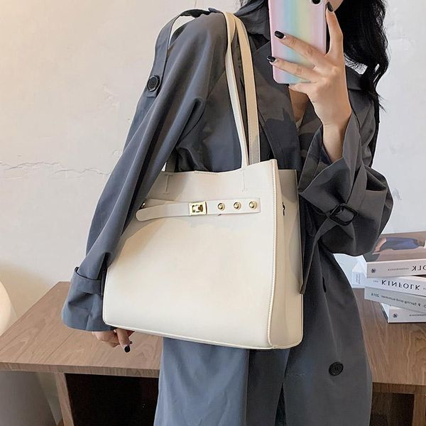 popular commuter tote handbags 2020 autumn and winter new niche design underarm bag bucket bag large capacity rivet
popular commuter tote handbags 2020 autumn and winter new niche design underarm bag bucket bag large capacity rivet