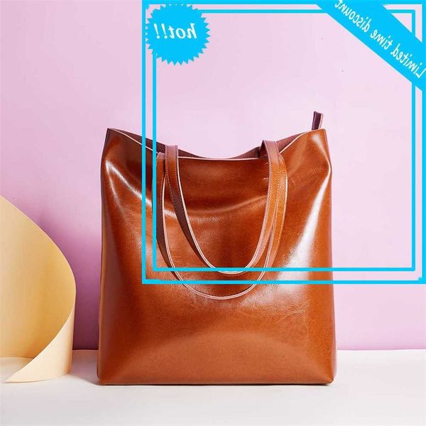 summer new cowhide women's simple tote large capacity fashion portable shopping bag
summer new cowhide women's simple tote large capacity fashion portable shopping bag