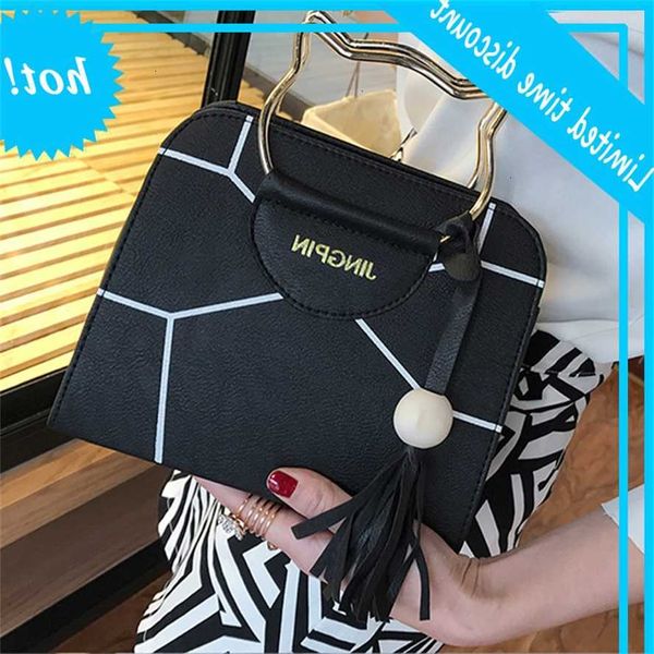 2019 new fashion women's single shoulder portable printing set bag wooden bead tassel
2019 new fashion women's single shoulder portable printing set bag wooden bead tassel