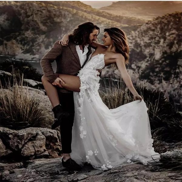 2021 designer boho wedding dresses appliqued lace beach bridal gown 3d-floral tulle princess wedding gown sweep train high split, White
2021 designer boho wedding dresses appliqued lace beach bridal gown 3d-floral tulle princess wedding gown sweep train high split, White